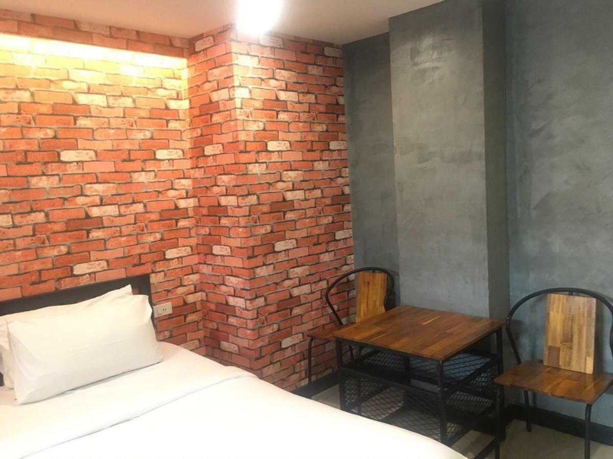Ton Aor Place Hotel Bangkok Exterior photo