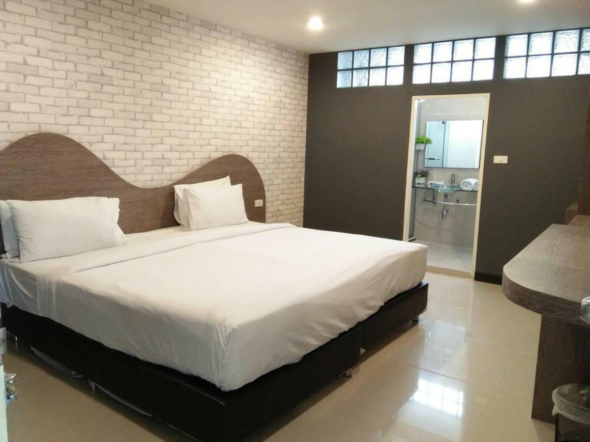 Ton Aor Place Hotel Bangkok Exterior photo
